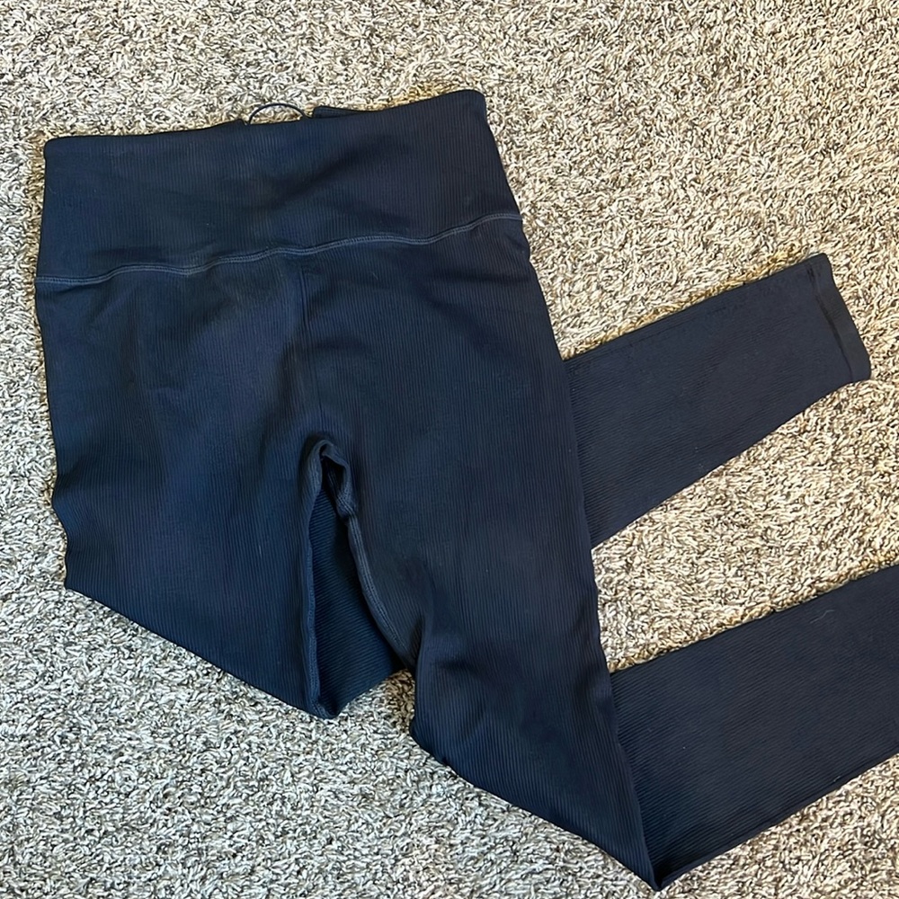 Fabletics High-Waisted Seamless Rib Leggings Size Medium in Swell Blue